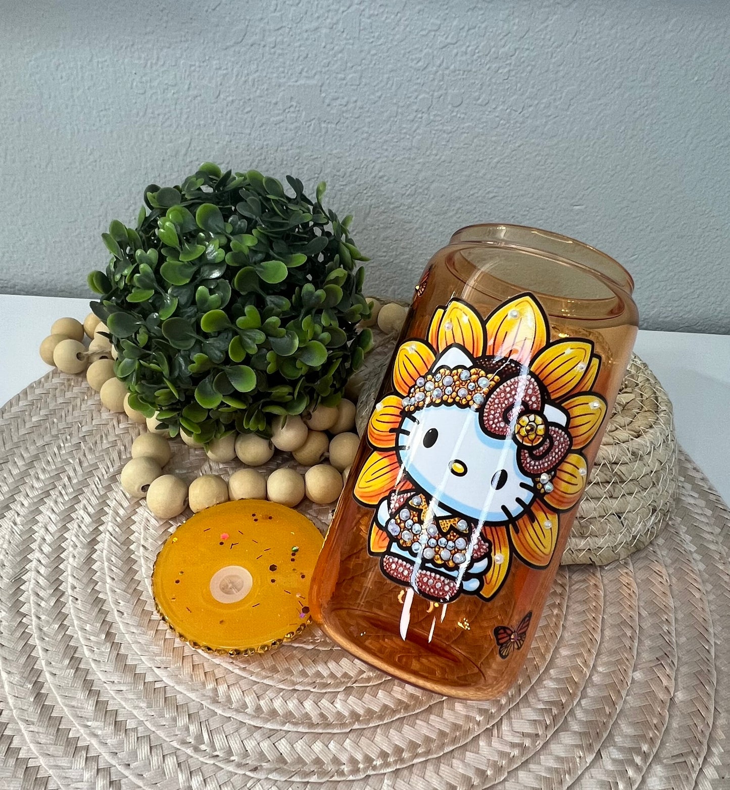 Beautiful Cat / Glass can